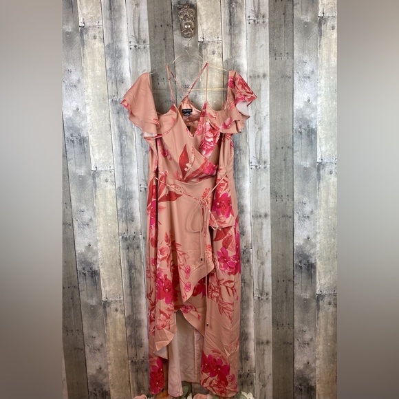 NWT City Chic Maxi Elegant Ruffle Dress in Elegant Floral Pink Size 18 Plus. - Picture 3 of 15